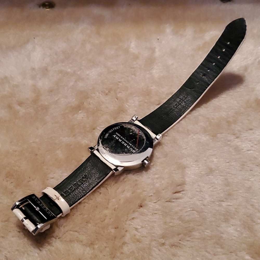 Burberry womans watch - Picture 3 of 3